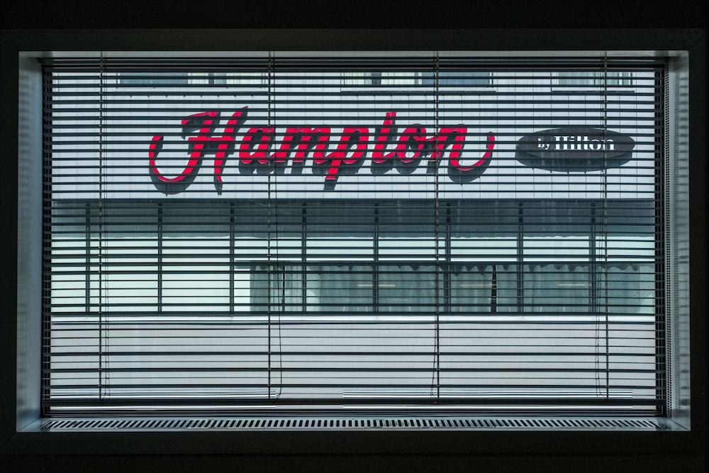 מלון הורלי Hampton By Hilton London Gatwick Airport מראה חיצוני תמונה